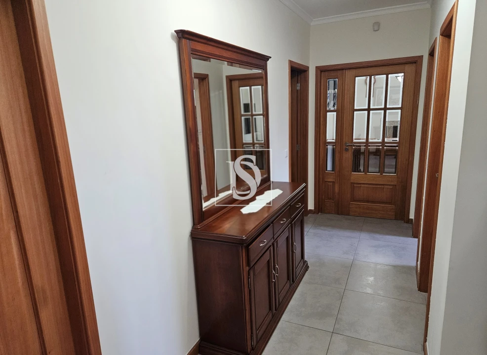 Moradia T5 para Venda em Medelo Foto 34