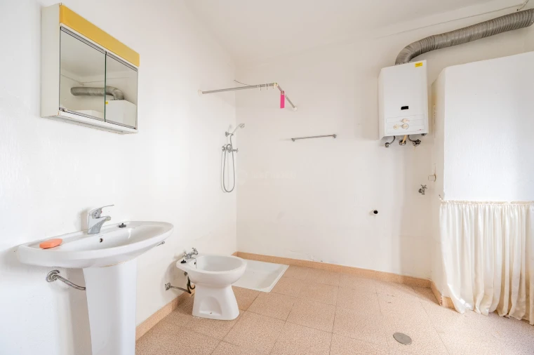 Moradia T4 para Venda em Gafete Foto 6