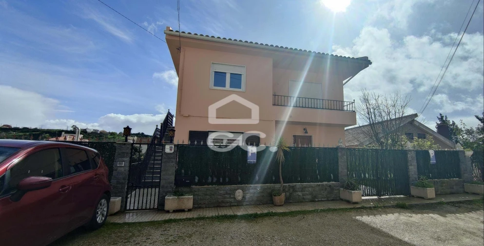 Moradia T3 para Venda em Ramada e Caneças Foto 4