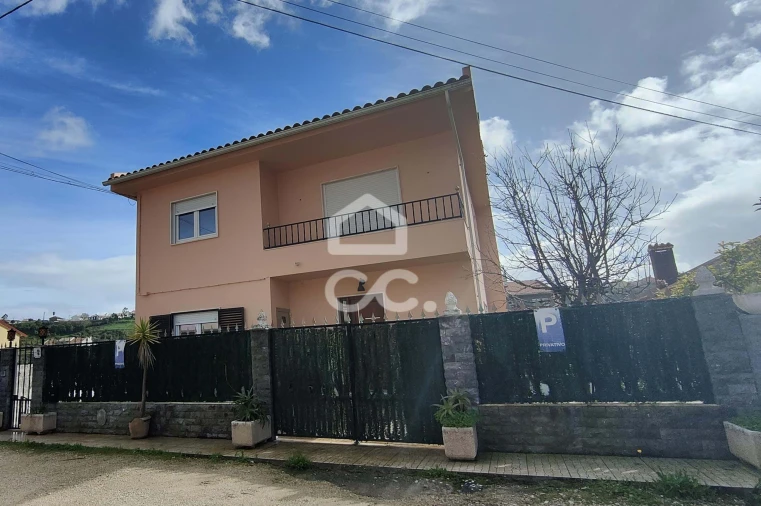 Moradia T3 para Venda em Ramada e Caneças Foto 3