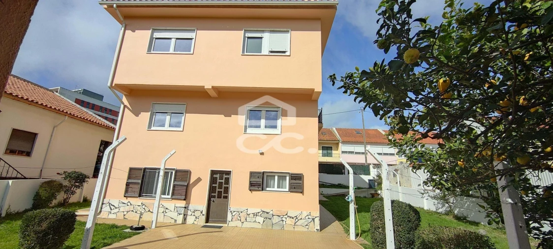 Moradia T3 para Venda em Ramada e Caneças Foto 7