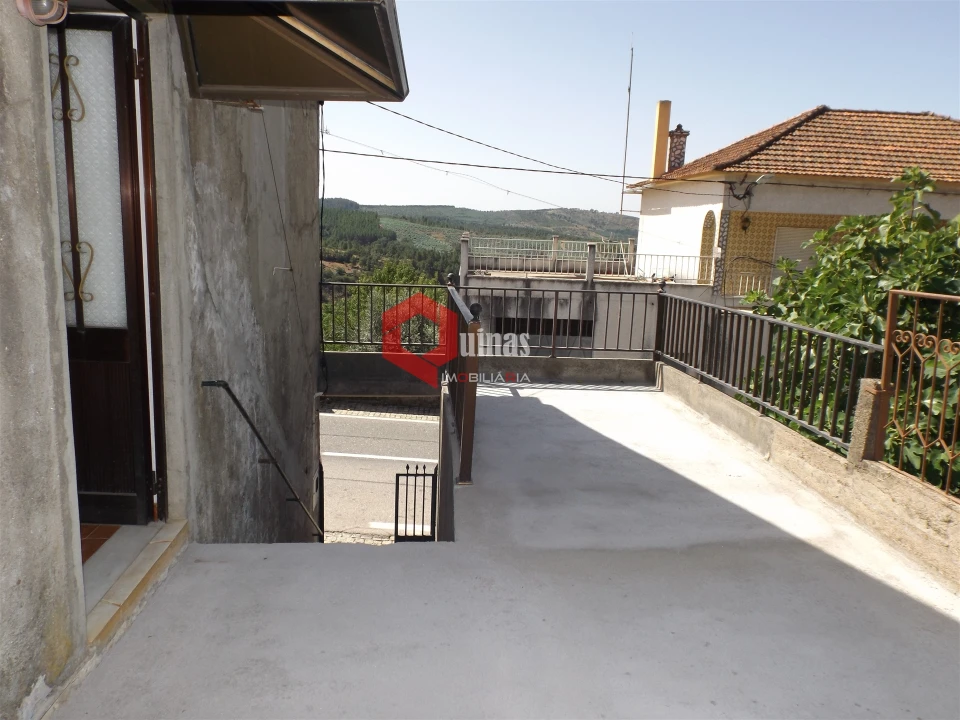 Moradia T2 para Arrendamento em Santo Estêvão e Moita Foto 1