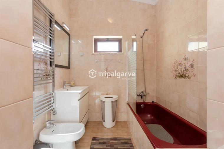 Moradia T5 para Venda em Guia Foto 36