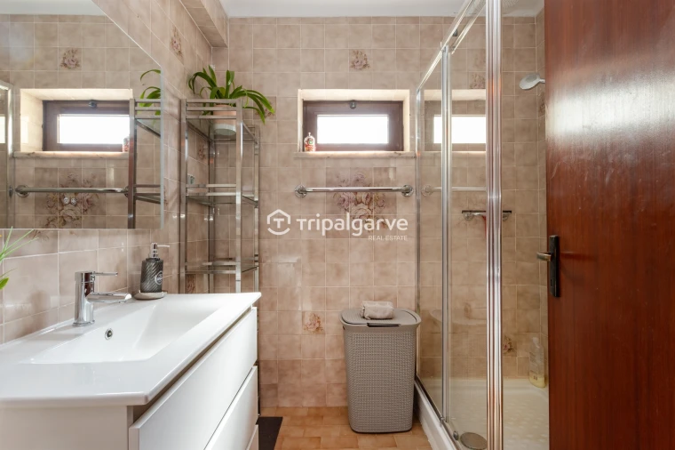 Moradia T5 para Venda em Guia Foto 30