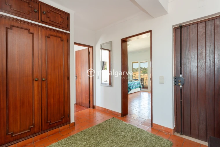 Moradia T5 para Venda em Guia Foto 23