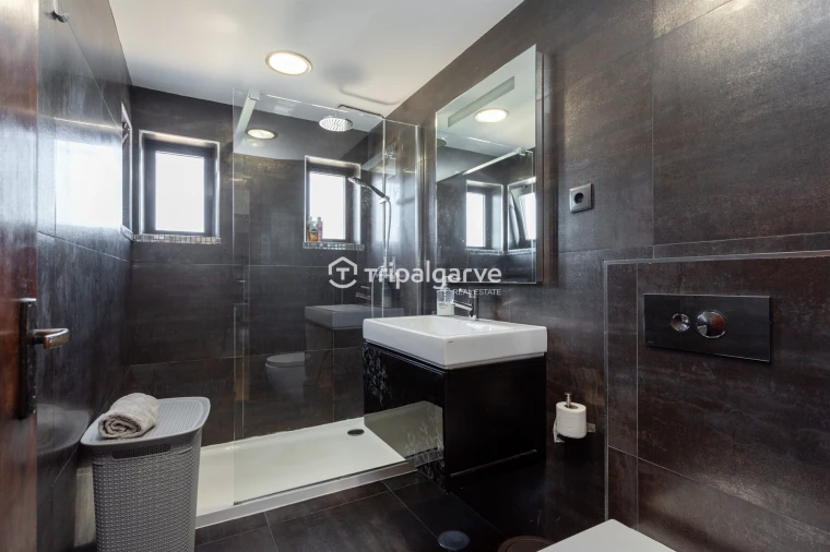 Moradia T5 para Venda em Guia Foto 26