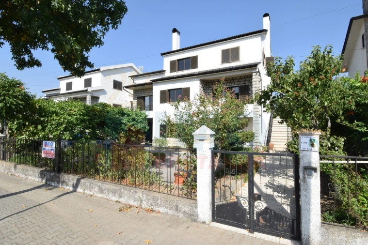 Moradia T6 para Venda em Fundão, Valverde, Donas, A. Joanes, A. Nova Cabo