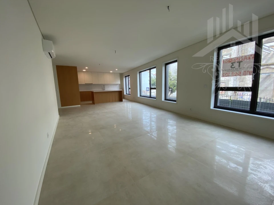 Apartamento T3 para Venda em Cedofeita, Santo Ildefonso, Sé, Miragaia, São Nicolau e Vitória Foto 3