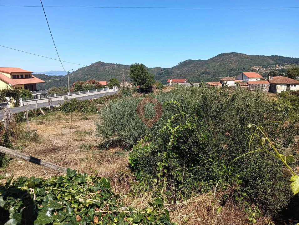 Terreno para Venda em Riba de Mouro Foto 1