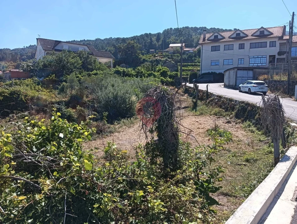 Terreno para Venda em Riba de Mouro Foto 2