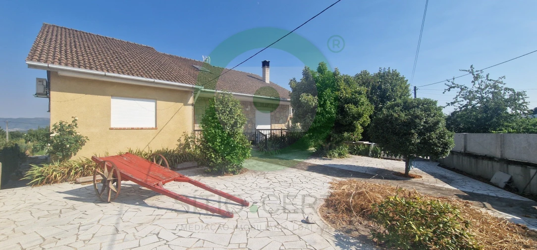 Moradia T4 para Venda em Redondelo Foto 3