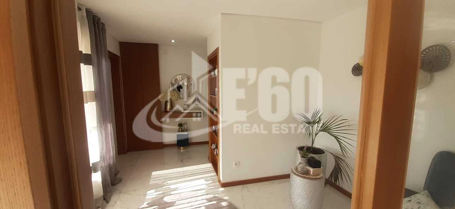 Moradia T5 para Venda em Paços de Brandão Foto 7