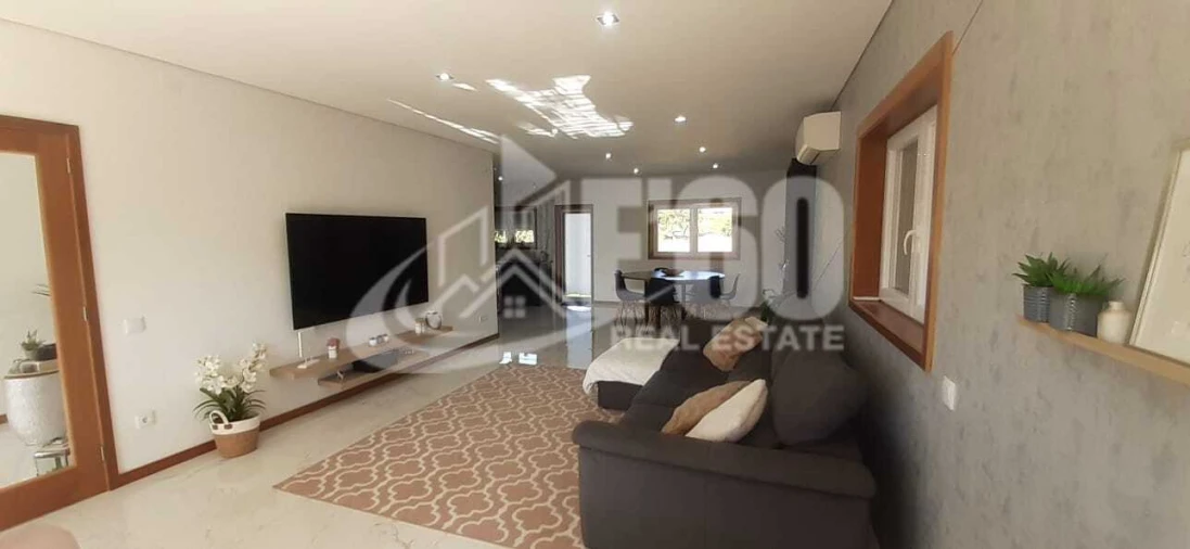 Moradia T5 para Venda em Paços de Brandão Foto 9