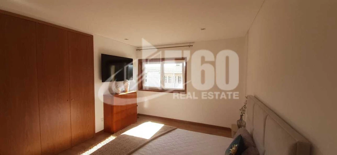 Moradia T5 para Venda em Paços de Brandão Foto 16