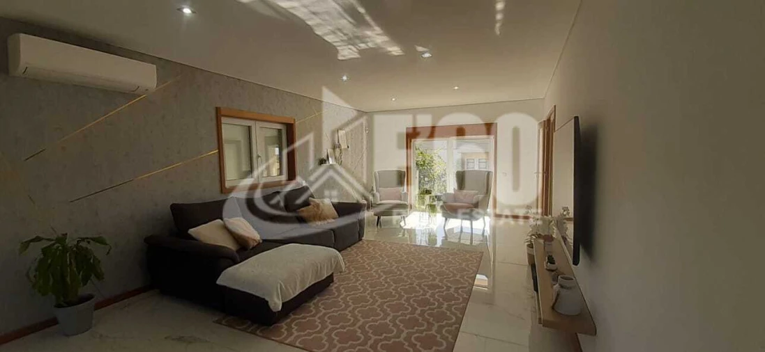 Moradia T5 para Venda em Paços de Brandão Foto 8