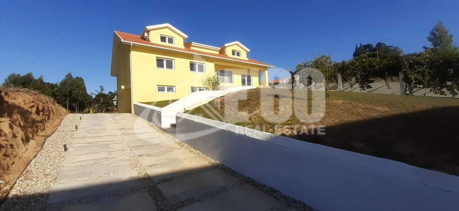 Moradia T5 para Venda em Paços de Brandão Foto 5