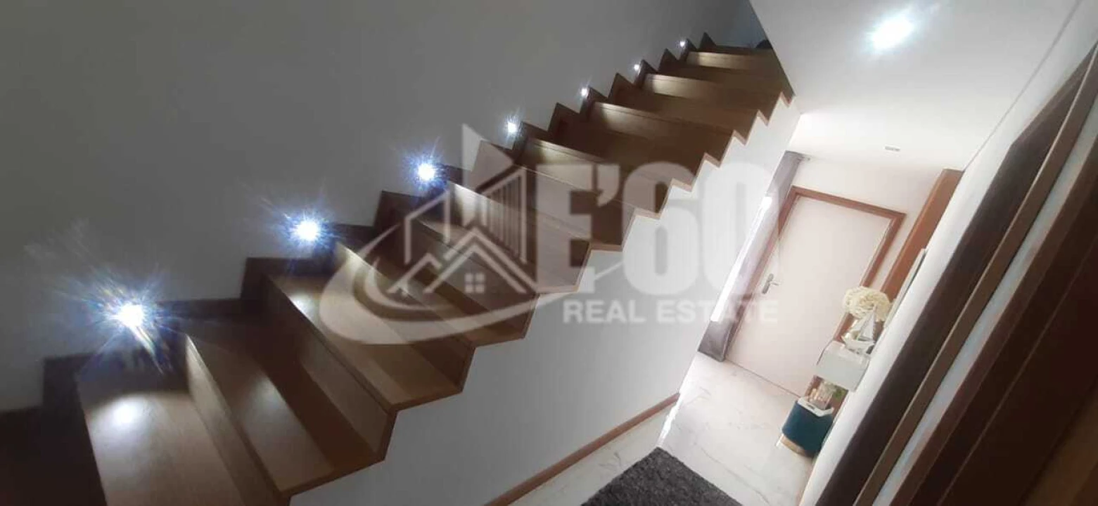 Moradia T5 para Venda em Paços de Brandão Foto 12