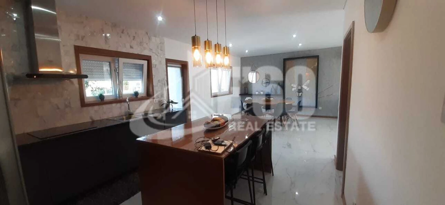 Moradia T5 para Venda em Paços de Brandão Foto 10