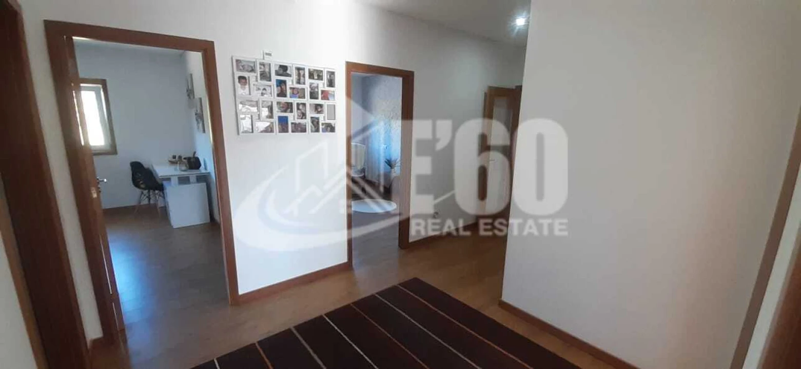 Moradia T5 para Venda em Paços de Brandão Foto 13