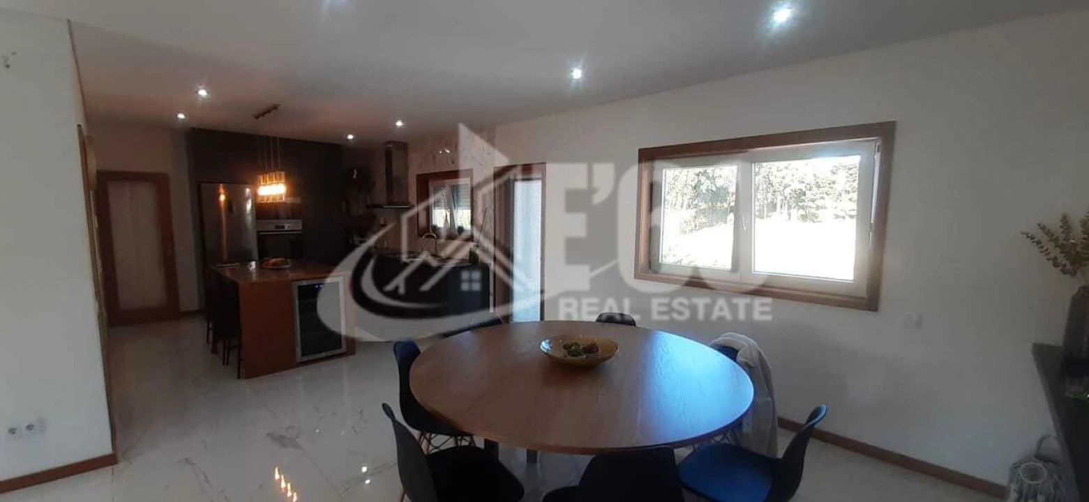 Moradia T5 para Venda em Paços de Brandão Foto 11