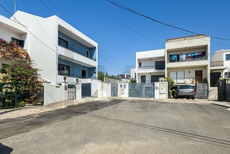 Moradia T3 para Venda em Barcarena Foto 23