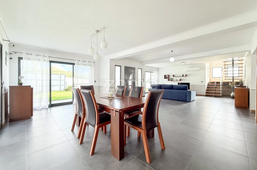 Moradia T5 para Venda em Ginetes Foto 4