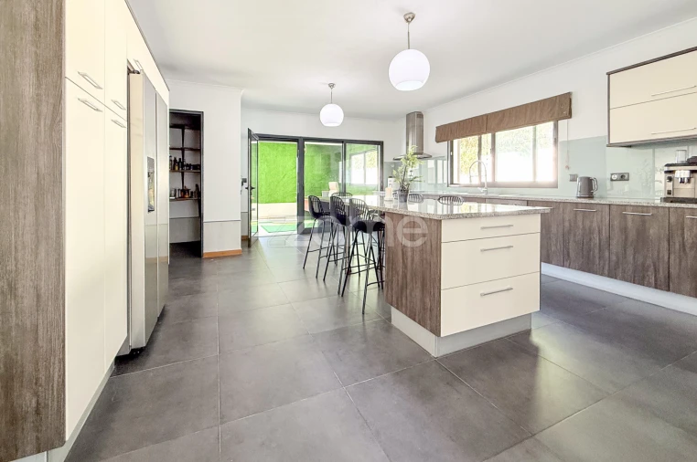 Moradia T5 para Venda em Ginetes Foto 9