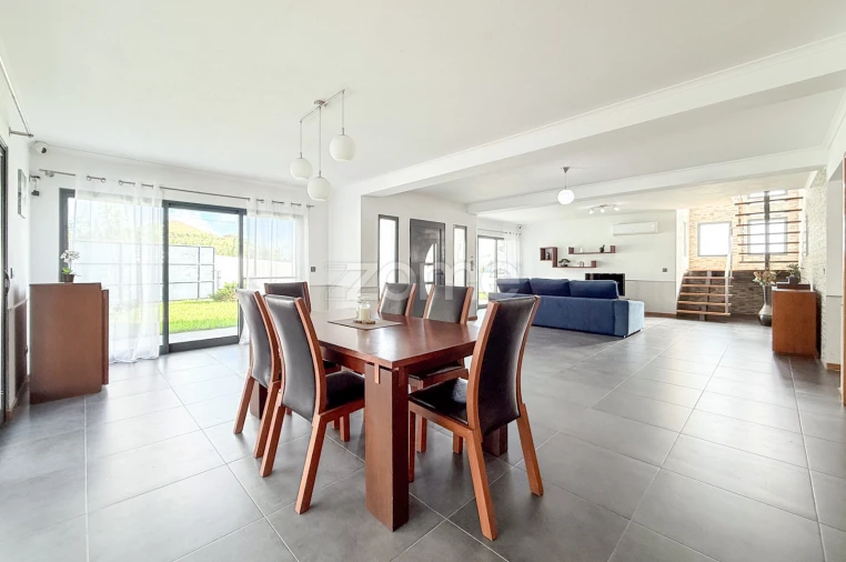 Moradia T5 para Venda em Ginetes Foto 4