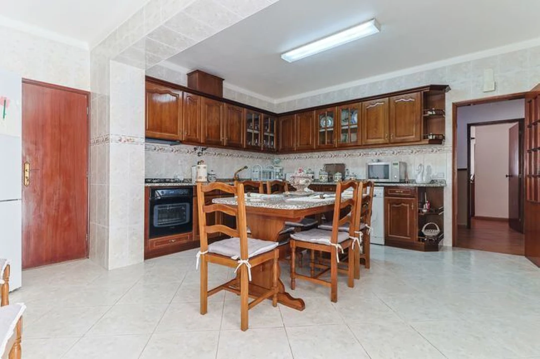 Moradia T4 para Venda em São Pedro Foto 1