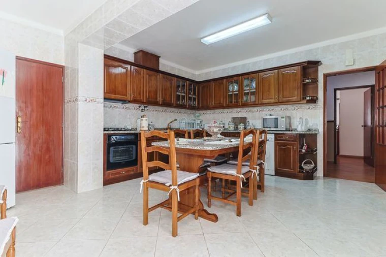 Moradia T4 para Venda em São Pedro Foto 1