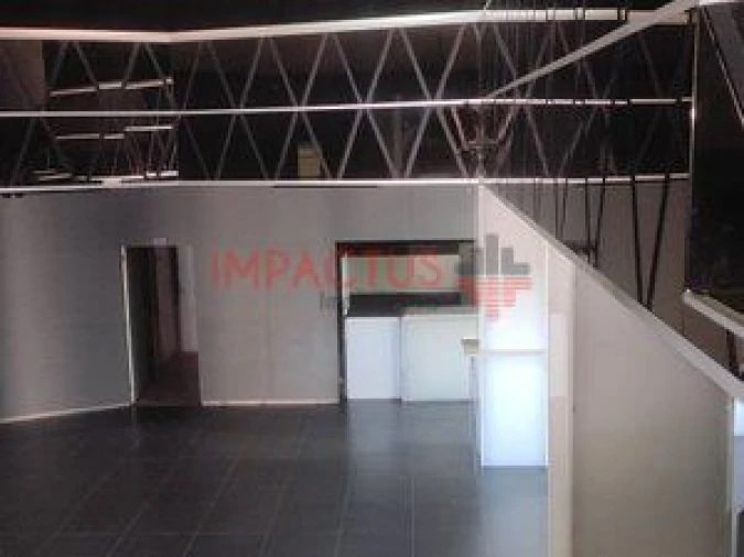 Loja para Arrendamento em Moreira Foto 9