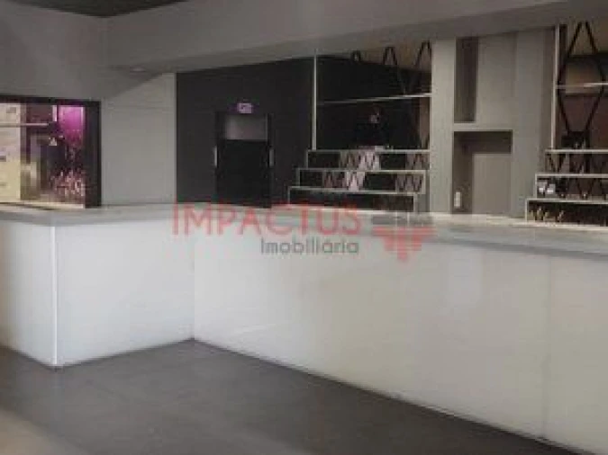 Loja para Arrendamento em Moreira Foto 3