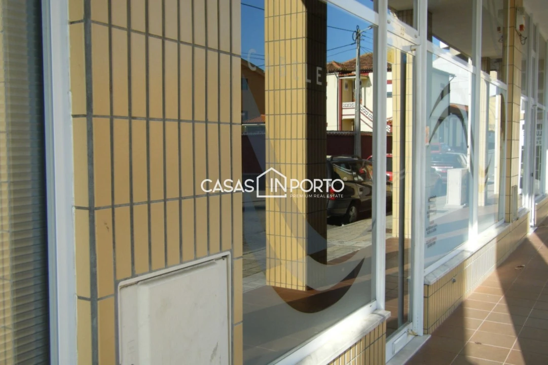 Loja para Venda em Fânzeres e São Pedro da Cova Foto 1