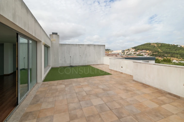 Moradia T3 para Venda em Pontinha e Famões Foto 9