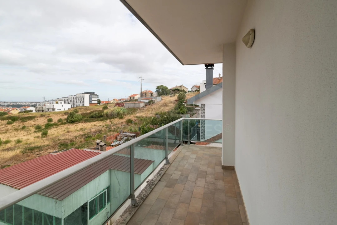 Moradia T3 para Venda em Pontinha e Famões Foto 6