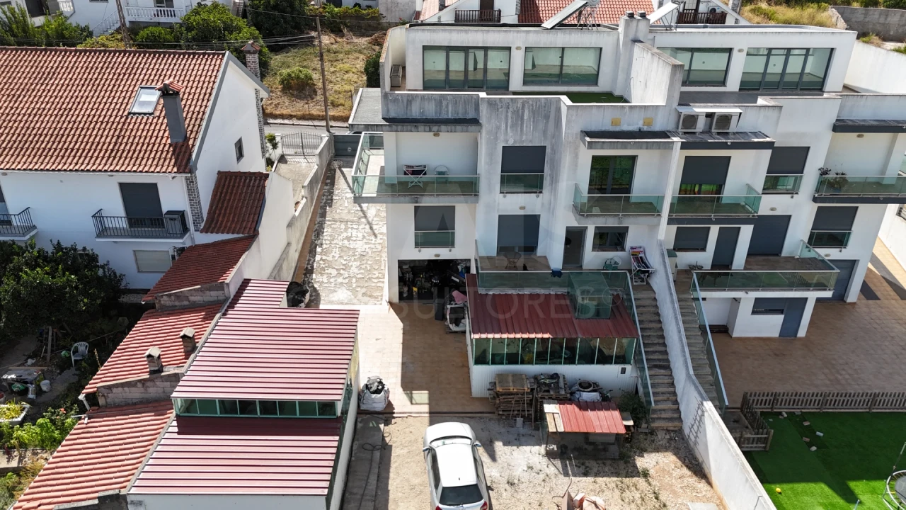 Moradia T3 para Venda em Pontinha e Famões Foto 12
