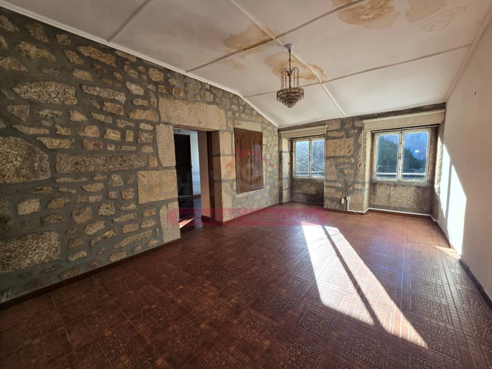 Prédio para Venda em Guarda Foto 1