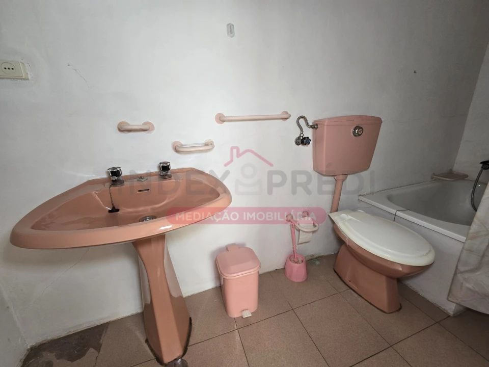 Prédio para Venda em Guarda Foto 26