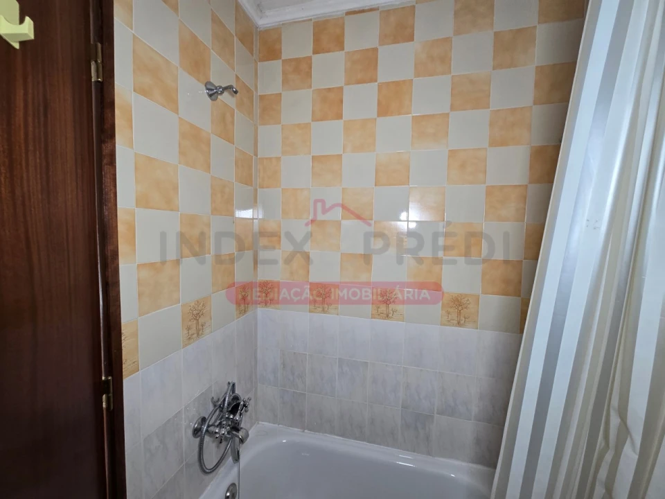 Prédio para Venda em Guarda Foto 40