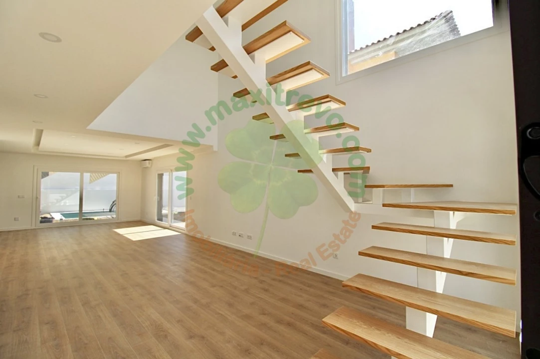 Moradia T4 para Venda em Charneca de Caparica e Sobreda Foto 9