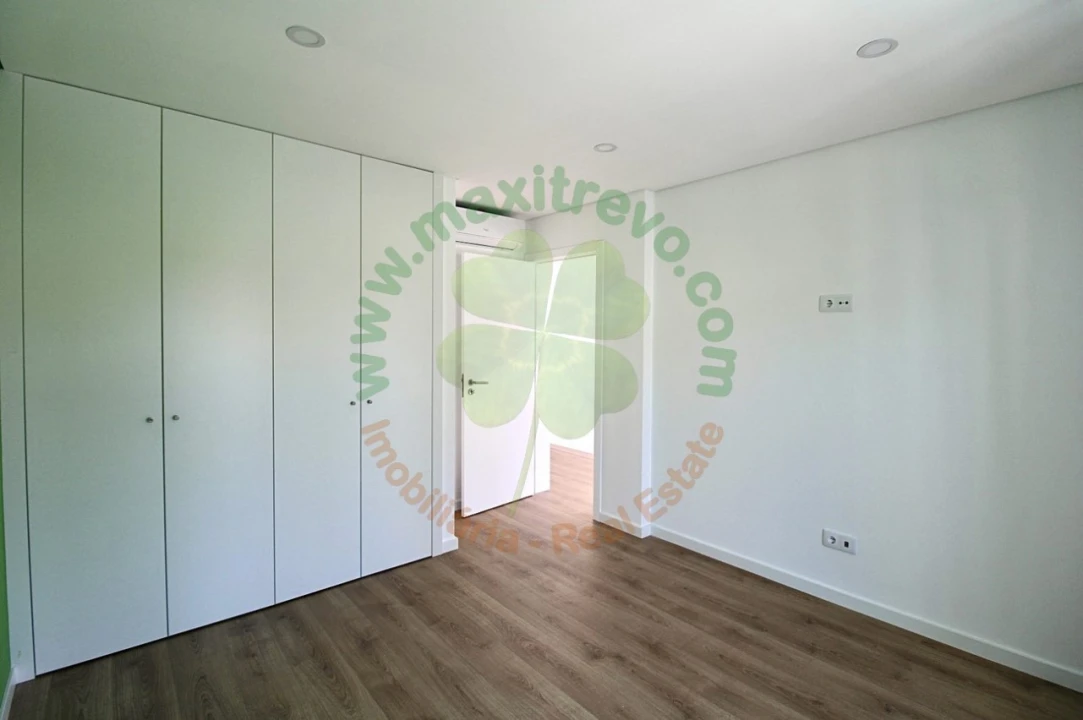 Moradia T4 para Venda em Charneca de Caparica e Sobreda Foto 14