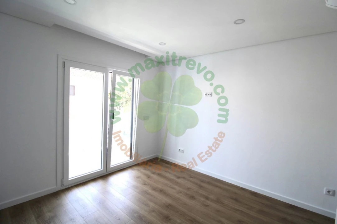 Moradia T4 para Venda em Charneca de Caparica e Sobreda Foto 19