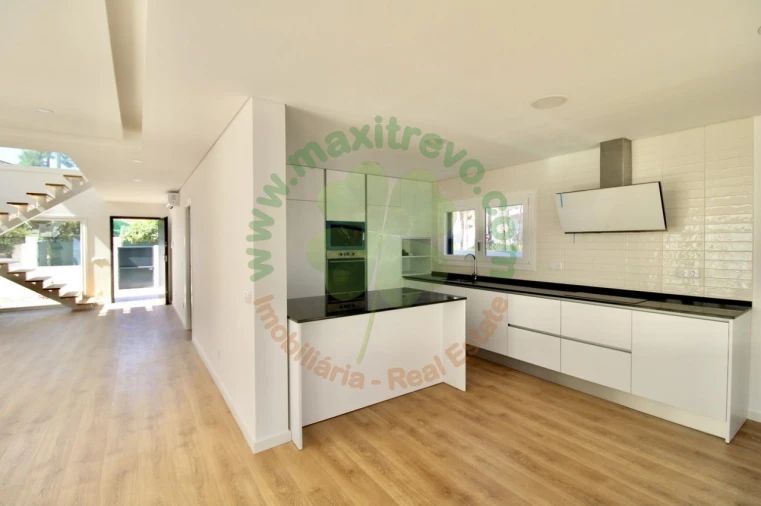 Moradia T4 para Venda em Charneca de Caparica e Sobreda Foto 2