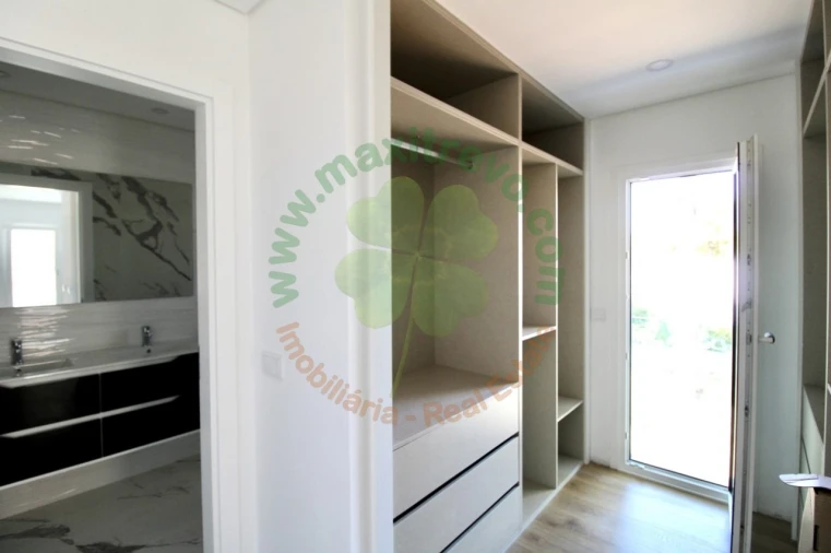 Moradia T4 para Venda em Charneca de Caparica e Sobreda Foto 18