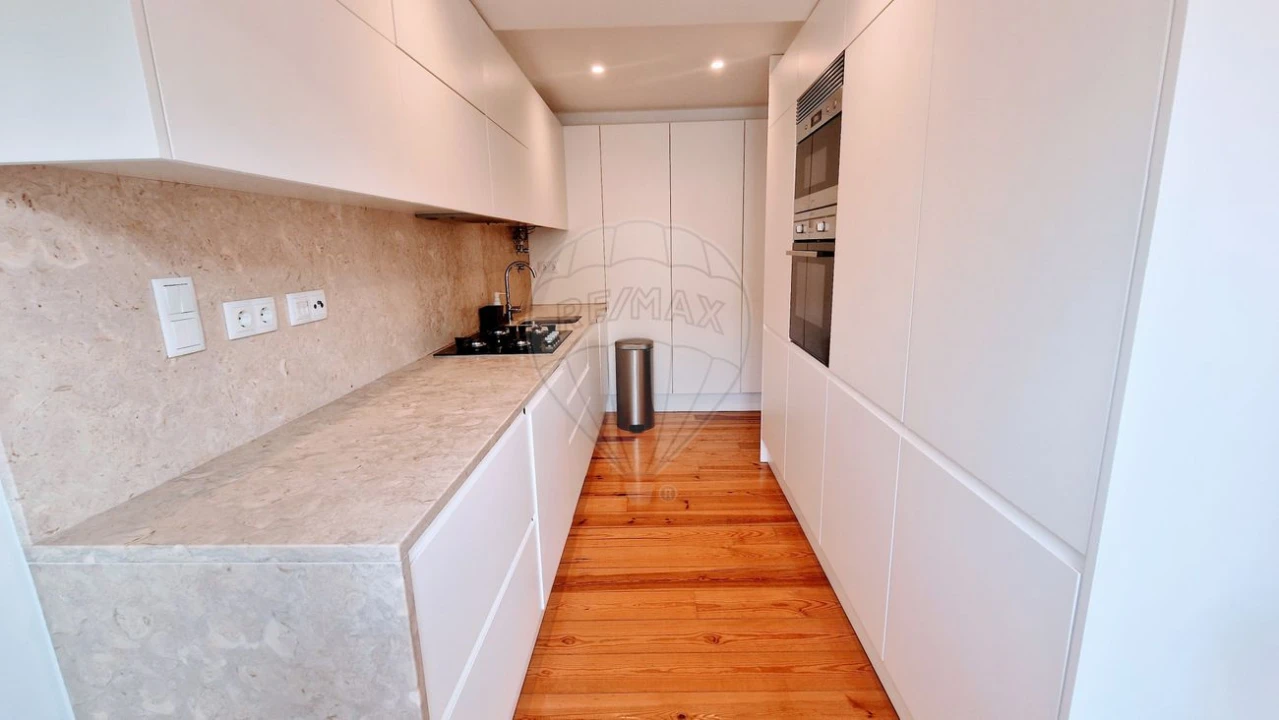 Apartamento T2 para Arrendamento em Arroios Foto 8