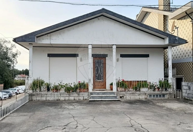 Moradia T3 para Venda em Branca Foto 1