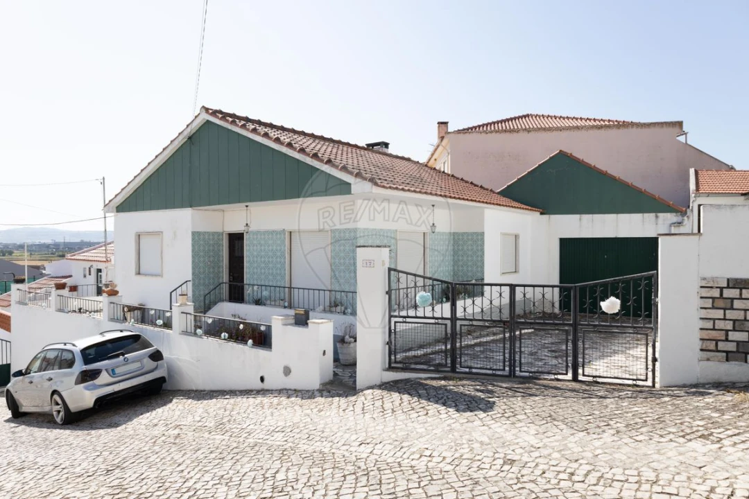 Moradia T3 para Venda em Vila Nova da Rainha Foto 3