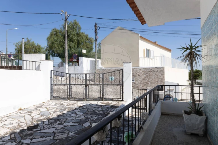 Moradia T3 para Venda em Vila Nova da Rainha Foto 39