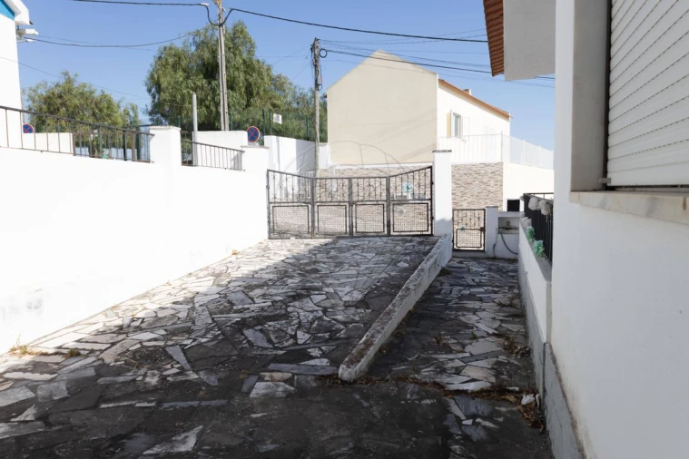 Moradia T3 para Venda em Vila Nova da Rainha Foto 29