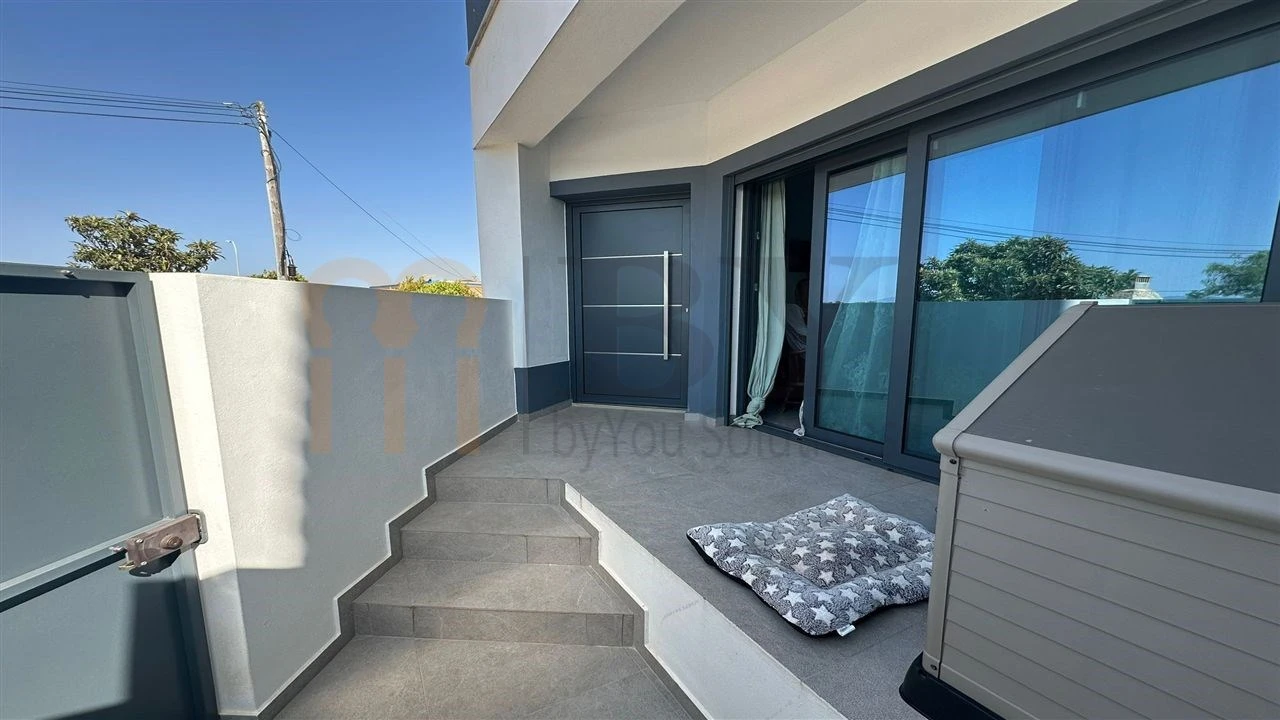 Moradia T4 para Venda em Odiaxere Foto 2